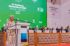 Tổng Giám đốc Tổ chức Thương mại Thế giới (WTO) Ngozi Okonjo-Iweala phát biểu trong lễ khai mạc cuộc họp cấp bộ trưởng lần thứ 14 của WTO tại Yaounde, Cameroon, ngày 26/3. (Nguồn: Reuters)