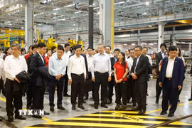 Tổng Bí thư, Chủ tịch nước Tô Lâm thăm Trung tâm Thử nghiệm Đường sắt Singapore. (Ảnh: Thống Nhất/TTXVN)