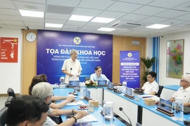 Giáo sư-Tiến sỹ-Anh hùng Lao động Nguyễn Anh Trí phát biểu tại tọa đàm.