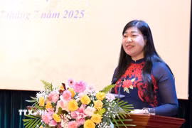 Phó Chủ tịch Ủy ban Trung ương Mặt trận Tổ quốc Việt Nam, Chủ tịch Ủy ban Mặt trận Tổ quốc Việt Nam thành phố Hà Nội Nguyễn Lan Hương phát biểu tại buổi lễ. (Ảnh: Nguyễn Thắng/TTXVN)