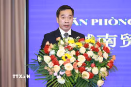 Công sứ, Đại sứ quán Việt Nam tại Trung Quốc Hoàng Văn Tuấn phát biểu tại Lễ khai trương. (Ảnh: TTXVN phát)