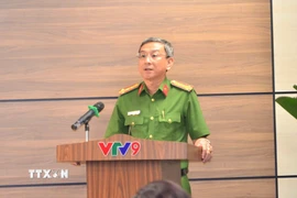 Đại tá Trần Hồng Minh, Phó Giám đốc Công an Thành phố Hồ Chí Minh chia sẻ về thủ đoạn lừa đảo của các đối tượng phạm tội. (Ảnh: Linh Sơn/TTXVN)
