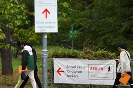 Người nhập cư tới trung tâm tiếp nhận người xin tị nạn tại quận Reinickendorf ở Berlin, Đức, ngày 6/10/2023. (Ảnh: Reuters)