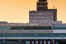 Sân bay Vaclva Havel phải tạm đóng cửa do sương mù. (Ảnh: Expats)