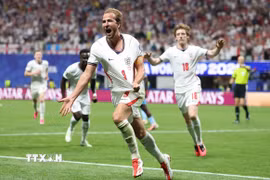Harry Kane tỏa sáng với cú đúp siêu phẩm, giúp tuyển Anh giành chiến thắng 2-1 trước CHDC Congo. (Ảnh: THX/TTXVN phát)