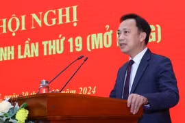 Phó Bí thư Thường trực Đảng bộ Khối các cơ quan Trung ương Lại Xuân Lâm phát biểu khai mạc. (Ảnh: Văn Điệp/TTXVN)