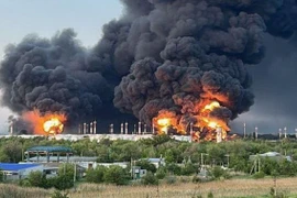 Cháy kho dầu tại sân bay Engels ở vùng Saratov của Nga. (Ảnh: ukrinform)