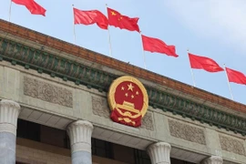 Quốc kỳ Trung Quốc bay trên Đại lễ đường Nhân dân ở thủ đô Bắc Kinh (Trung Quốc). (Ảnh: Reuters)