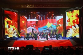 Chương trình nghệ thuật chính luận “Thủ tướng Phạm Văn Đồng - trọn đời vì nước, vì dân”. (Ảnh: Dương Giang/TTXVN)