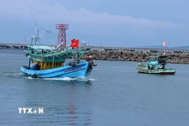 Tàu cá trên cửa sông Dương Đông, thành phố Phú Quốc (An Giang). (Ảnh: Lê Huy Hải/TTXVN)