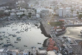 Chiếc xe buýt của Saudi đang trên đường đến Aden, thủ đô của chính phủ Yemen được quốc tế công nhận. (Nguồn: Reuters)