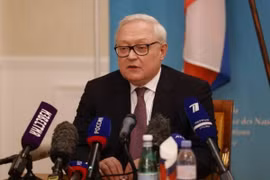 Thứ trưởng Ngoại giao Nga Sergey Ryabkov phát biểu tại một cuộc họp báo ở Geneva, Thụy Sĩ. (Ảnh: Getty Images/TTXVN)