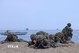 Lực lượng Thủy quân lục chiến Hàn Quốc tham gia cuộc tập trận đổ bộ tại Pohang, tỉnh Bắc Gyeongsang, Hàn Quốc, ngày 28/4/2025. (Ảnh: Yonhap/TTXVN)