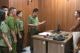 Cơ quan An ninh điều tra thông báo quyết định khởi tố bị can đối với Sỹ Anh Tuyên, Chủ tịch HĐQT Công ty cổ phần nước GMT (Ảnh: Bộ Công an)