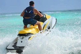 Bình Định: Môtô nước mất lái lao lên bờ khiến một trẻ 8 tuổi tử vong