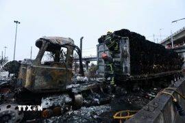 Hiện trường vụ nổ xe bồn chở gas ở Mexico City, Mexico ngày 10/9/2025. (Ảnh: THX/TTXVN)