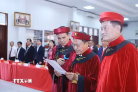 Ban Tổ chức Lễ Giỗ Tổ Hùng Vương tại Lào năm 2026 thực hiện nghi thức Tế lễ đọc Chúc văn tưởng niệm các Vua Hùng. (Ảnh: Xuân Tú/TTXVN)