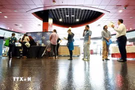Người tìm việc tại Hội chợ việc làm ở Sunrise, bang Florida (Mỹ). (Ảnh: AFP/TTXVN)