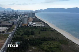 Dự án Khu du lịch ven biển Hòn Ngọc Á Châu bị bỏ hoang hàng chục năm nay sẽ được thu hồi một phần để làm công viên công cộng. (Ảnh: Quốc Dũng/TTXVN)