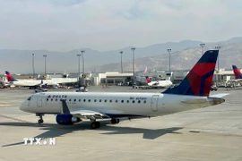 Máy bay của Hãng hàng không Delta Air Lines tại sân bay quốc tế Salt Lake City, bang Utah, Mỹ. (Ảnh: AFP/TTXVN)