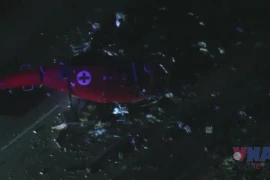 Trực thăng y tế rơi trên đường cao tốc tại Mỹ, 3 người bị thương nặng