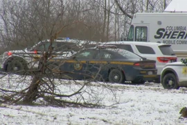 Lực lượng ứng cứu tại hiện trường vụ tai nạn ở phía bắc New York. (Ảnh: WXXA)