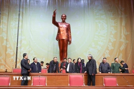 Thường trực Ban Bí thư Trần Cẩm Tú kiểm tra công tác chuẩn bị Đại hội đại biểu toàn quốc lần thứ XIV của Đảng tại Trung tâm Hội nghị Quốc gia. (Ảnh: Phương Hoa/TTXVN)