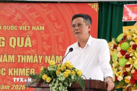 Ông Trần Thắng, Phó Bí thư Đảng ủy Mặt trận Tổ quốc, các đoàn thể Trung ương phát biểu chúc mừng Chôl Chnăm Thmây năm 2026 tại Cần Thơ. (Ảnh: Trung Kiên/TTXVN)