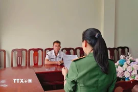 Làm việc với Phòng An ninh mạng và phòng, chống tội phạm sử dụng công nghệ cao, đối tượng L.Q.Đ đã thừa nhận những thông tin mà mình cung cấp trên mạng xã hội là hoàn toàn sai sự thật. (Ảnh: TTXVN phát)