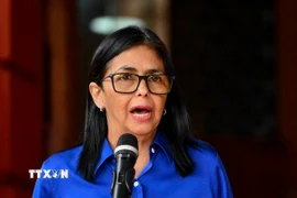 Tổng thống lâm thời Venezuela Delcy Rodriguez phát biểu tại cuộc họp báo ở Caracas, Venezuela. (Ảnh: THX/TTXVN)