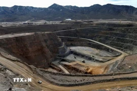 Toàn cảnh mỏ đất hiếm ở núi Pass, bang California, Mỹ. (Ảnh: Reuters/TTXVN)