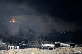 Cơ sở trữ dầu Shehran của Iran tại Tehran là mục tiêu tấn công của lực lượng phối hợp Mỹ-Israel, ngày 8/3/2026. (Ảnh: Anadolu Agency/TTXVN)