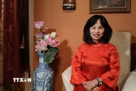 Bà Lê Thị Bích Hường trả lời phỏng vấn của phóng viên TTXVN. (Ảnh: Dương Hoa/TTXVN)