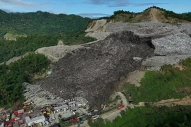 Hiện trường sạt lở núi rác ở Binaliw, thành phố Cebu, miền trung Philippines, ngày 9/1. (Ảnh: AP)