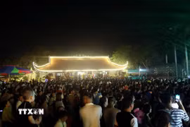 Lễ hội Bạch Đằng 2026 thu hút đông đảo người dân và du khách. (Ảnh: Đức Hiếu/TTXVN)