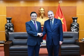 Quyền Bộ trưởng Lê Mạnh Hùng tiếp ông Ioannis Plakiotakis, Phó Chủ tịch thứ nhất Quốc hội Hy Lạp. (Nguồn: Bộ Công Thương)