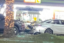 Các phương tiện bị hư hại sau vụ đánh bom ở huyện Bannang Sata, tỉnh Yala, Thái Lan vào đêm 22/2. (Ảnh: Bangkok Post)