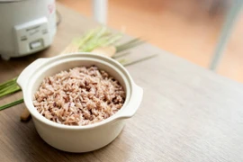 Cơm gạo lứt. (Ảnh: iStock)