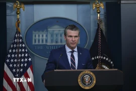Bộ trưởng Quốc phòng Mỹ Pete Hegseth phát biểu trong cuộc họp báo tại Washington D.C. (Ảnh: Anadolu Agency/TTXVN)