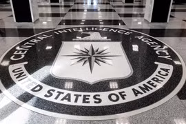 Logo của Cơ quan Tình báo trung ương Mỹ tại lối vào trụ sở CIA ở McLean, Virginia. (Ảnh: Reuters)