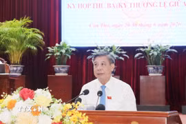 Ông Đồng Văn Thanh, Ủy viên Trung ương Đảng, Phó Bí thư Thường trực Thành ủy, Chủ tịch HĐND thành phố Cần Thơ, phát biểu tại kỳ họp. (Ảnh: Ngọc Thiện/TTXVN)