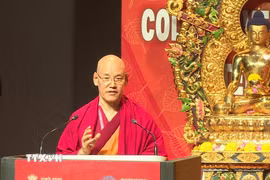 Tổng Thư ký IBC – Hòa thượng Shartse Khensur Rinpoche Jangchup Choeden phát biểu khai mạc hội nghị. (Ảnh: Quang Trung/TTXVN)