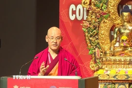 Tổng Thư ký IBC – Hòa thượng Shartse Khensur Rinpoche Jangchup Choeden phát biểu khai mạc hội nghị. (Ảnh: Quang Trung/TTXVN)