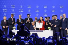 Tổng thống Mỹ Donald Trump phát biểu tại lễ ký chính thức thành lập Hội đồng Hòa bình Dải Gaza ở Davos, Thụy Sĩ ngày 22/1/2026. (Ảnh: Anadolu Agency/TTXVN)
