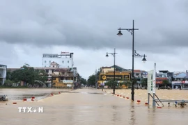 Mực nước sông Hương trưa và chiều 1/11. (Ảnh: Mai Trang/TTXVN)