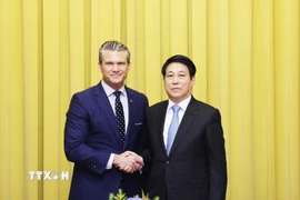 Chủ tịch nước Lương Cường tiếp Bộ trưởng Bộ Chiến tranh Hoa Kỳ Pete Hegseth. (Ảnh: Lâm Khánh/TTXVN)