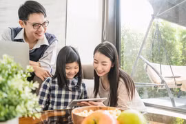Người dùng hưởng lợi nhờ chính sách nâng băng thông miễn phí của các nhà mạng. (Ảnh: FPT Telecom)