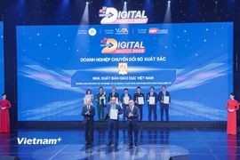 Tại Lễ trao Giải thưởng Chuyển đổi số Việt Nam lần thứ 8, với “Hệ sinh thái giải pháp số về nghiệp vụ và quản lý xuất bản, sản phẩm sách giáo khoa điện tử”, Nhà xuất bản Giáo dục Việt Nam đã được vinh danh ở hạng mục “Doanh nghiệp, đơn vị sự nghiệp chuyển đổi số xuất sắc." (Ảnh: Minh Sơn/Vietnam+)