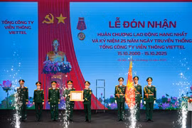 Tổng Công ty Viễn thông Viettel (Viettel Telecom) tổ chức Lễ đón nhận Huân chương lao động hạng Nhất và kỷ niệm 25 năm ngày truyền thống (15/10/2000-15/10/2025). (Ảnh: Minh Sơn/Vietnam+)