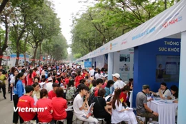 Hàng nghìn người dân Thủ đô tham gia khám sức khoẻ miễn phí 